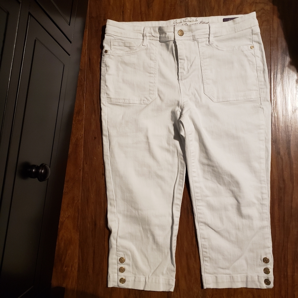 Gloria Vanderbilt all around slimming effect capri